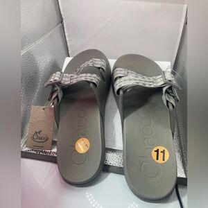 (S) Chaco Chillos flip flops for women multi size  6 & 11